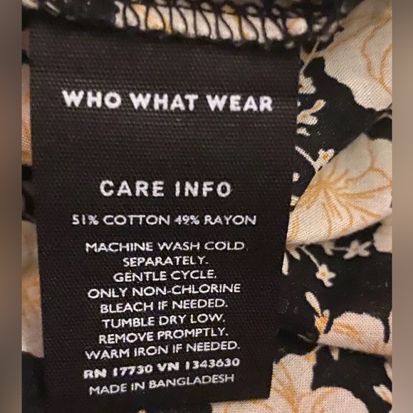 WHO WHAT WEAR Women's Key Hole Neck, Long Sleeve Blouse, Size L - Picture 2 of 4